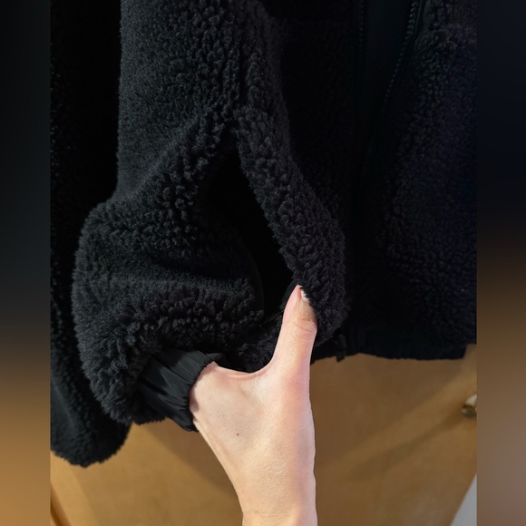 Alo Yoga Reversible Coat New Condition - Picture 4 of 15